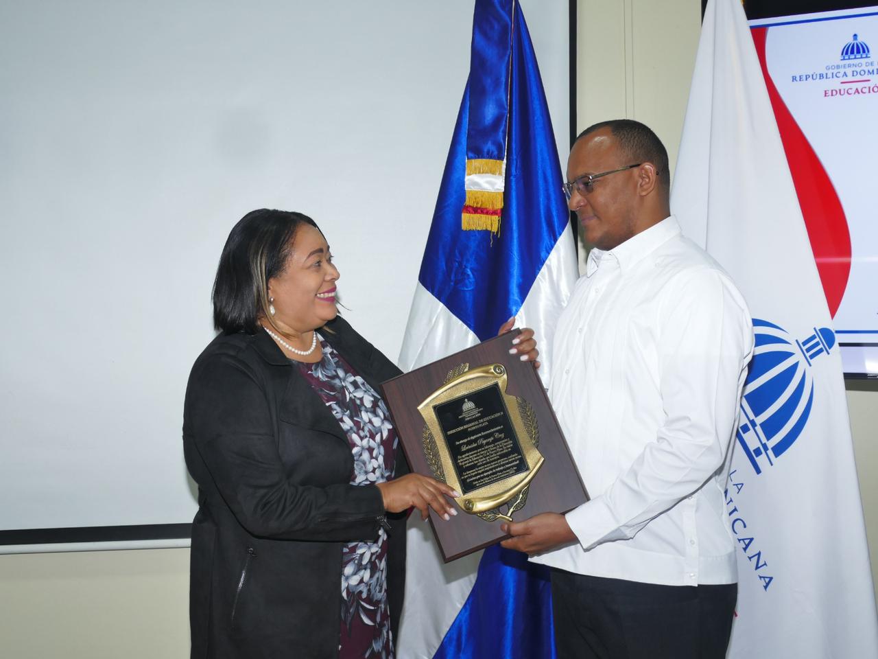 Posicionan nuevo director Regional 11 de educación