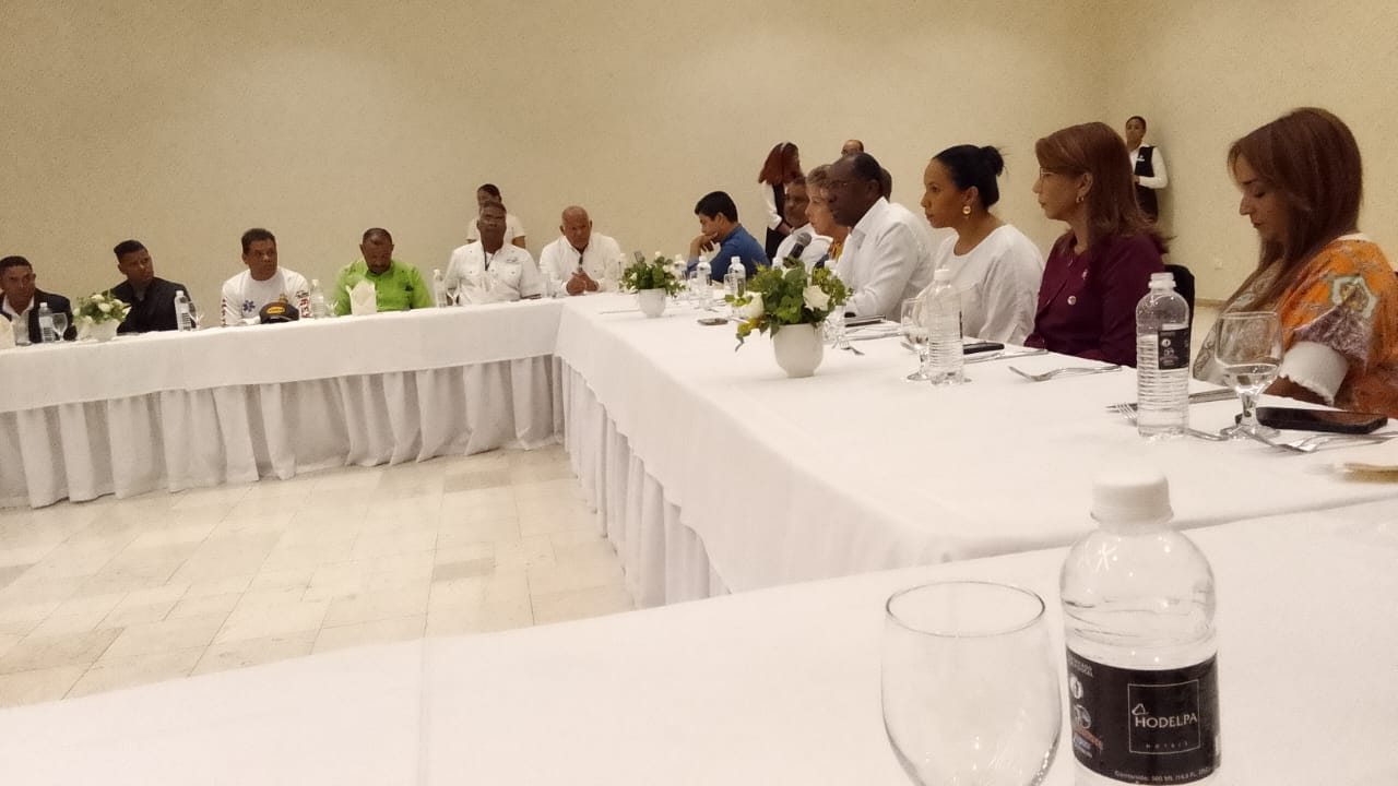 Gobierno asegura pronta operación del Teleférico, Asociación de vendedores denuncian irrespeto por las autoridades locales