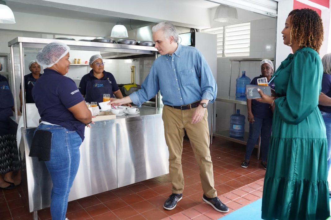 Ministro de Educación realiza visita Caipi