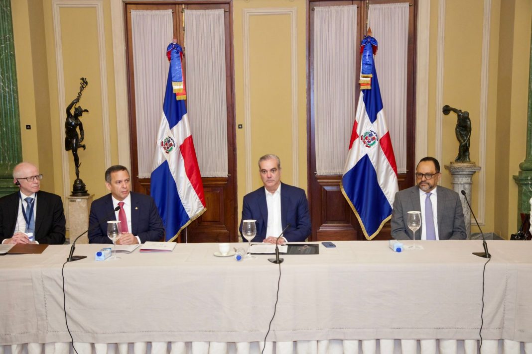 Presidente Abinader recibe la Declaración de Santo Domingo tras culminar la XXII Cumbre Judicial Iberoamericana