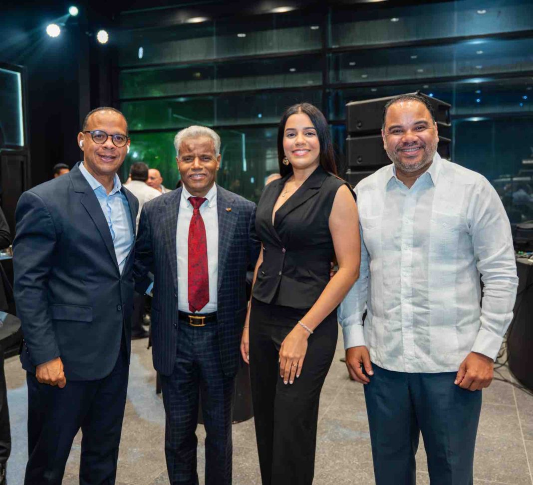 Autozama reinaugura su showroom con elegancia y visión de futuro