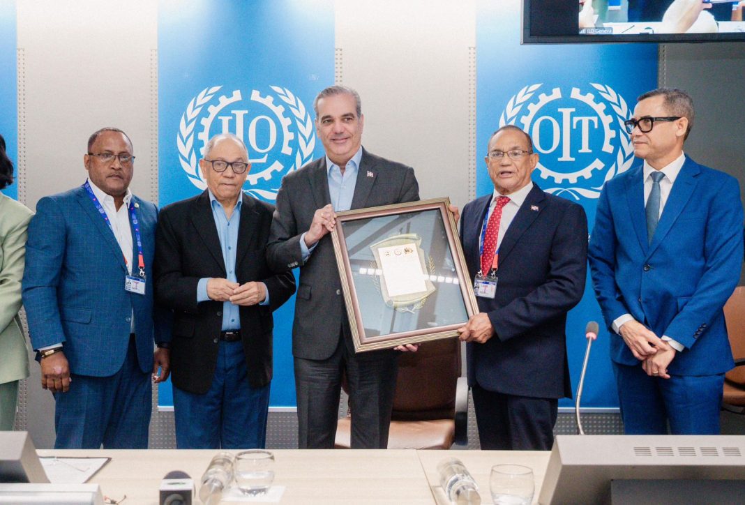 Presidente Abinader recibe reconocimiento en acto de la OIT en Ginebra, Suiza
