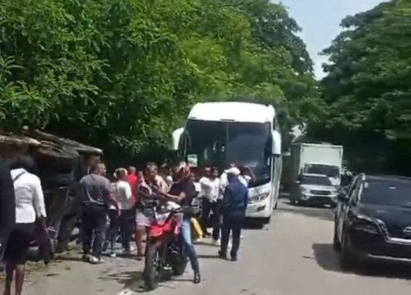 Accidente en la autopista duarte supuestamente varias personas de Puerto Plata con laceraciones