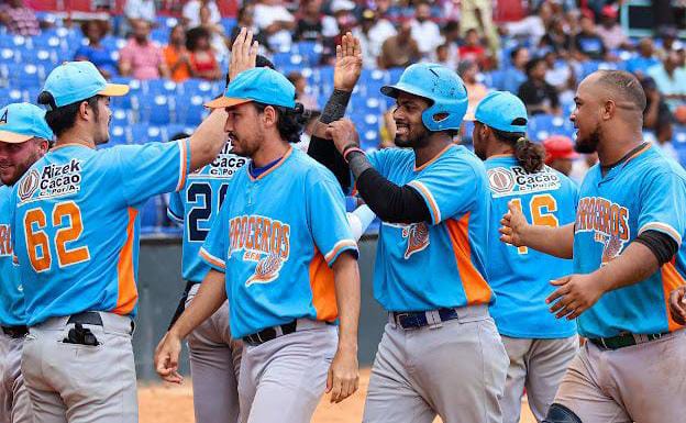 Arroceros rompen invicto a los Atléticos en pretemporada Liga de Verano