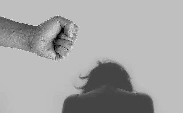 Hombre agrede una mujer en Luperón