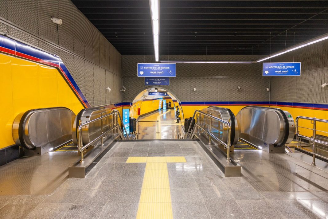 Presidente Abinader inaugura ampliación y pasillo de interconexión peatonal del Metro de Santo Domingo