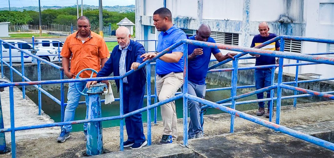 El director de CORAAPPLATA supervisa la obra de toma y la planta de tratamiento del acueducto de Puerto Plata