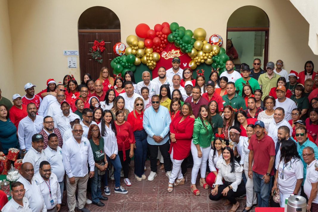 Ayuntamientos da la bienvenida a la Navidad con aguinaldo y almuerzo para sus colaboradores