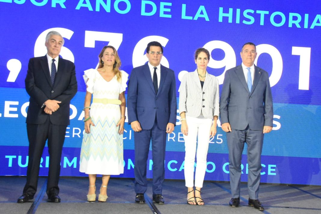 RD recibió 1.4 millones de visitantes en diciembre