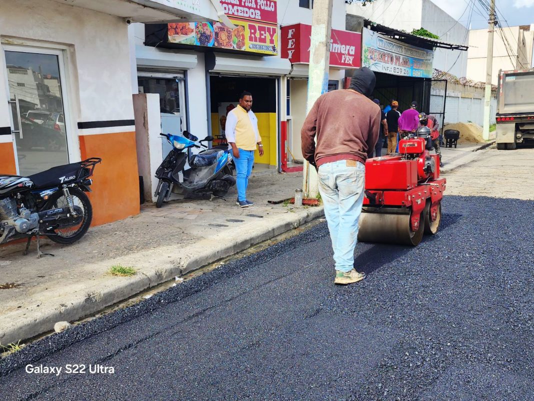 Continua programa de bacheo en Puerto Plata