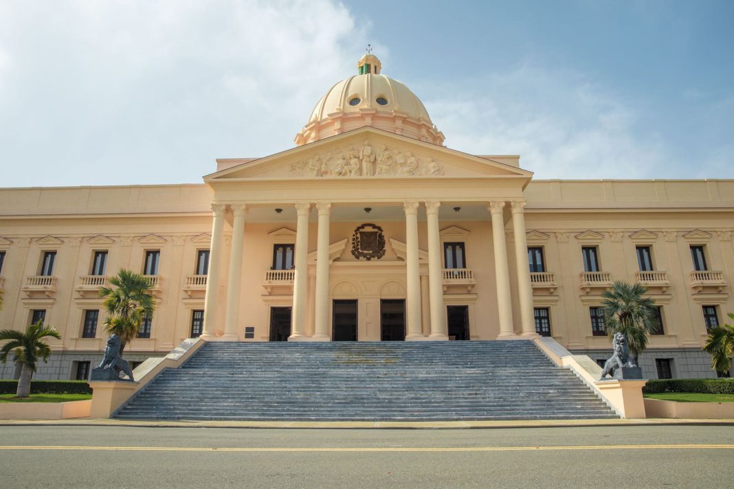 Abinader designa nuevos titulares en la Contraloría General y el Ministerio de Educación Superior