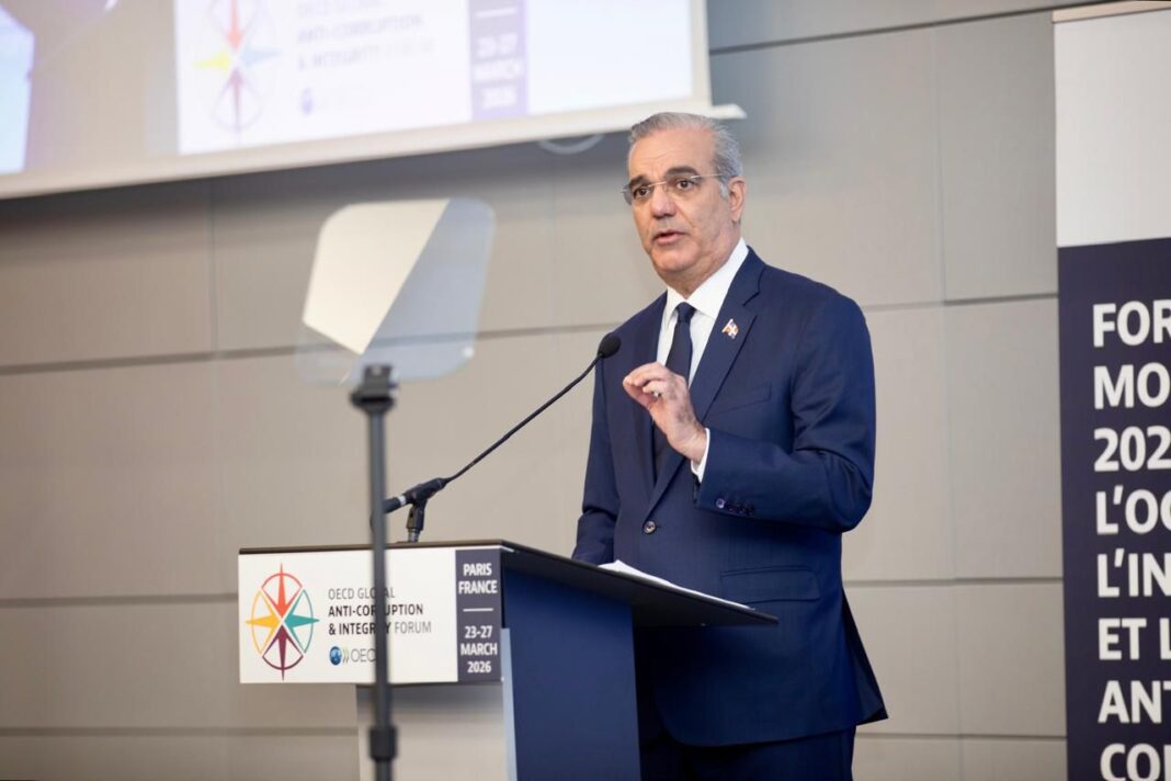 Abinader reafirma la integridad como eje estratégico del Estado en Foro Global Anticorrupción en París