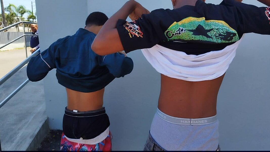 Familiares entregan a la policía de Sosúa dos menores acusados de robo