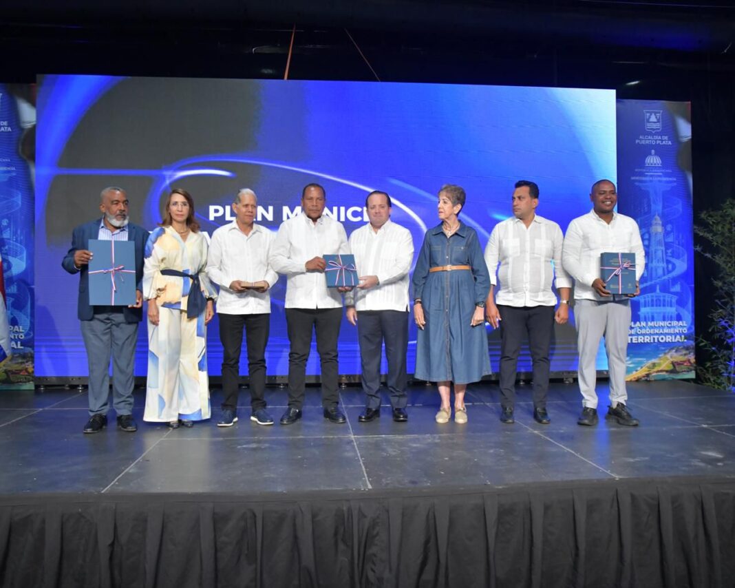Ayuntamiento y Ministro Paliza encabezan presentación del Plan de Ordenamiento Territorial