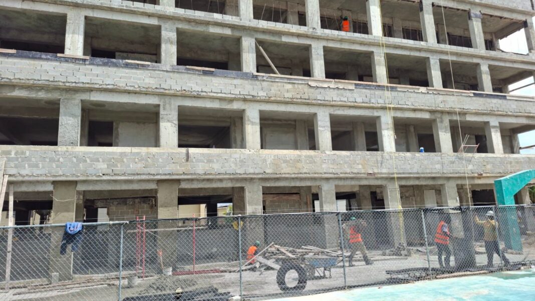 Gobierno Avanza en construcción de nuevas aulas en Cristo Rey