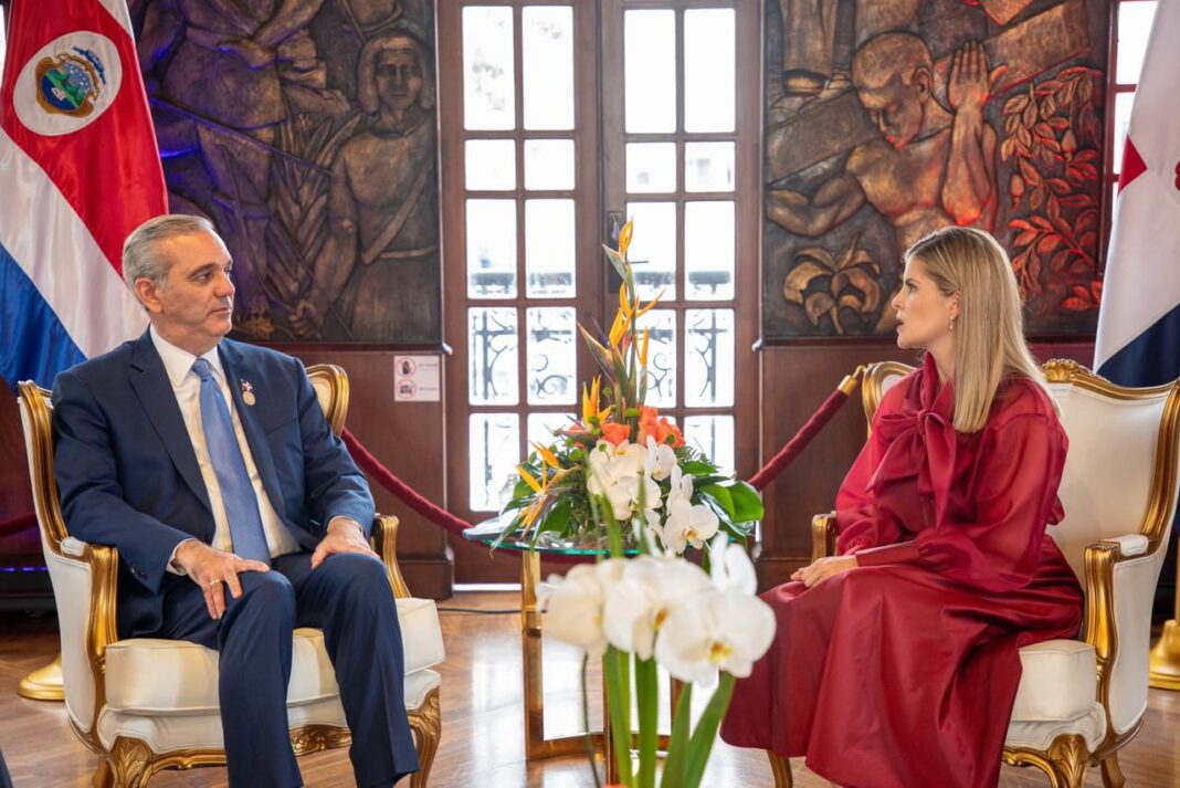 Abinader sostiene reunión bilateral con la mandataria electa Laura Fernández Delgado
