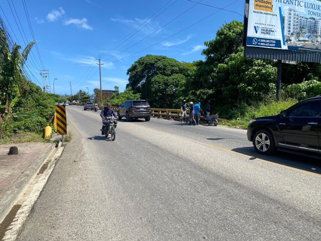 Ayuntamiento Municipal retoma jornada de limpieza en la entrada de la ciudad