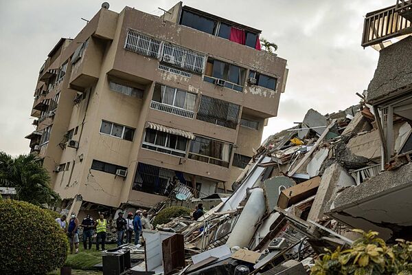 Se eleva a más de 1400 el número de muertos tras terremoto en Venezuela
