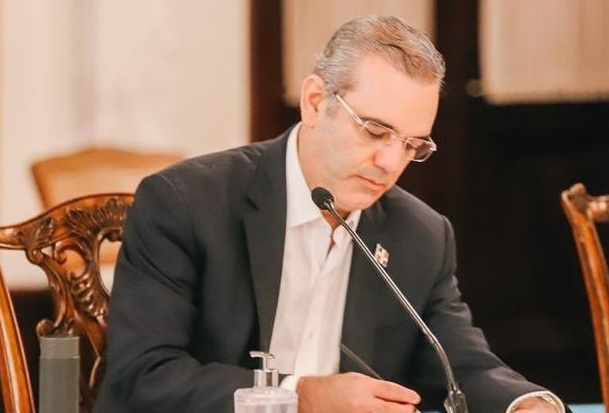 Abinader promulga Ley de medidas pro-crecimiento económico y mitigación de la crisis internacional