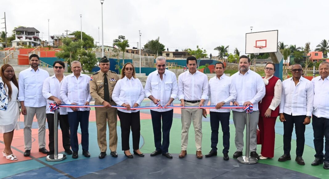 Abinader y Collado inauguran bulevar de la Salud en Haina con inversión de 165 millones de pesos.