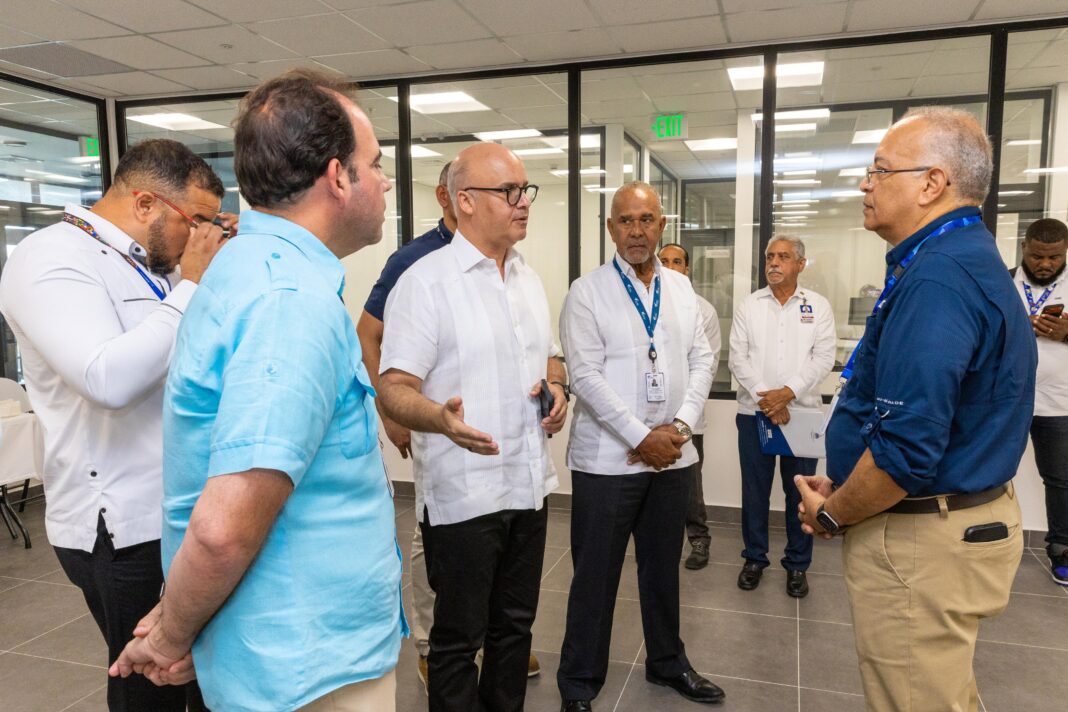 IDAC entrega certificado al Centro de Mantenimiento de Aeronaves de Punta Cana