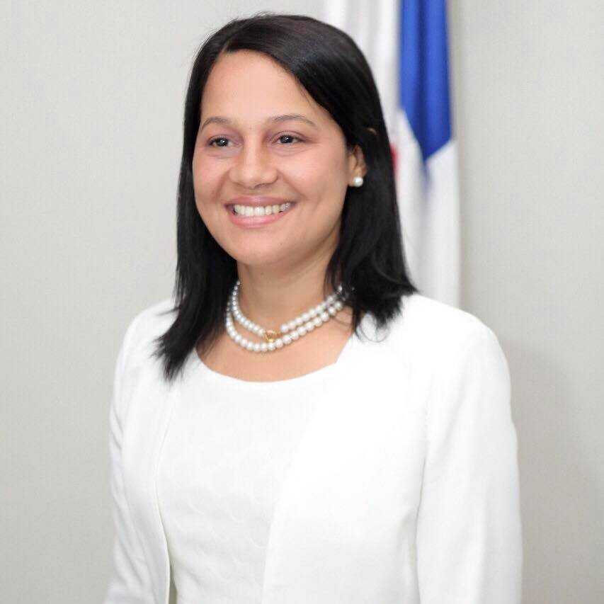 Yajaira Santana favorece modificar ley de seguridad social