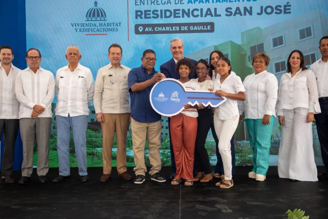 Abinader entrega 700 apartamentos del Plan Familia Feliz en la Urbanización San José, Santo Domingo Norte