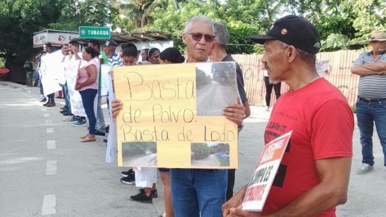 Comunitarios de al menos cinco comunidades de Pablo Blanco realizaron protestas este lunes.
