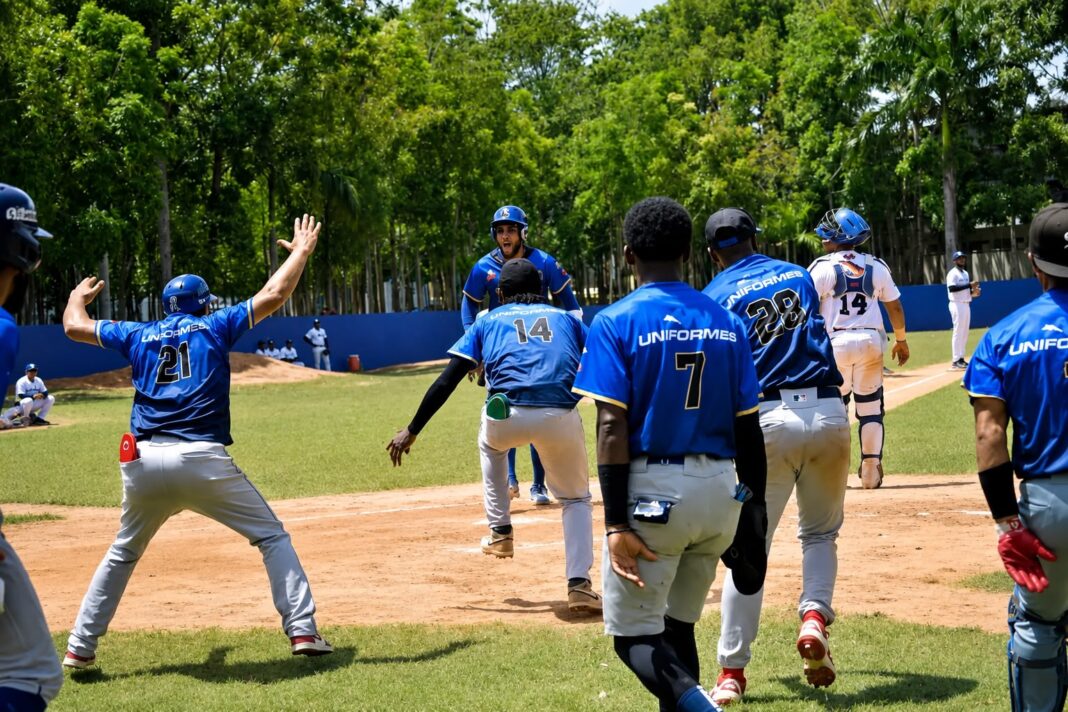 Reales y Granjeros dominan la Liga Nacional de Béisbol de Verano tras dos semanas de acción
