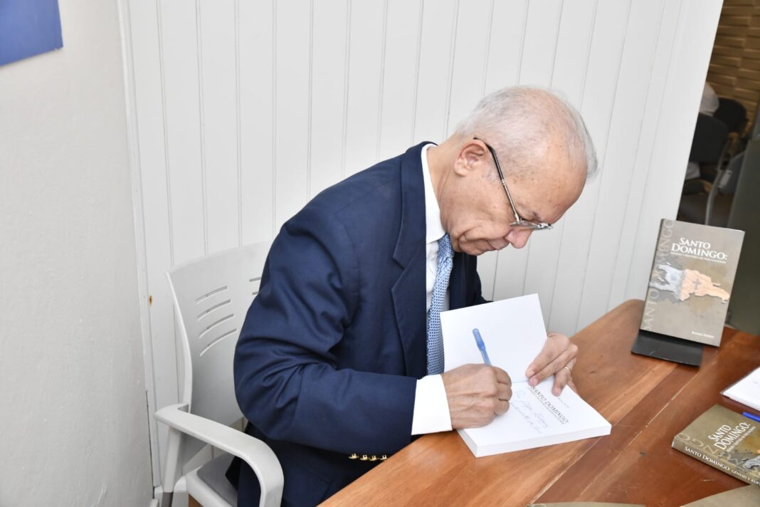 Rafael Núñez pone en circulación su libro “Santo Domingo, Génesis y ruptura de dos naciones”