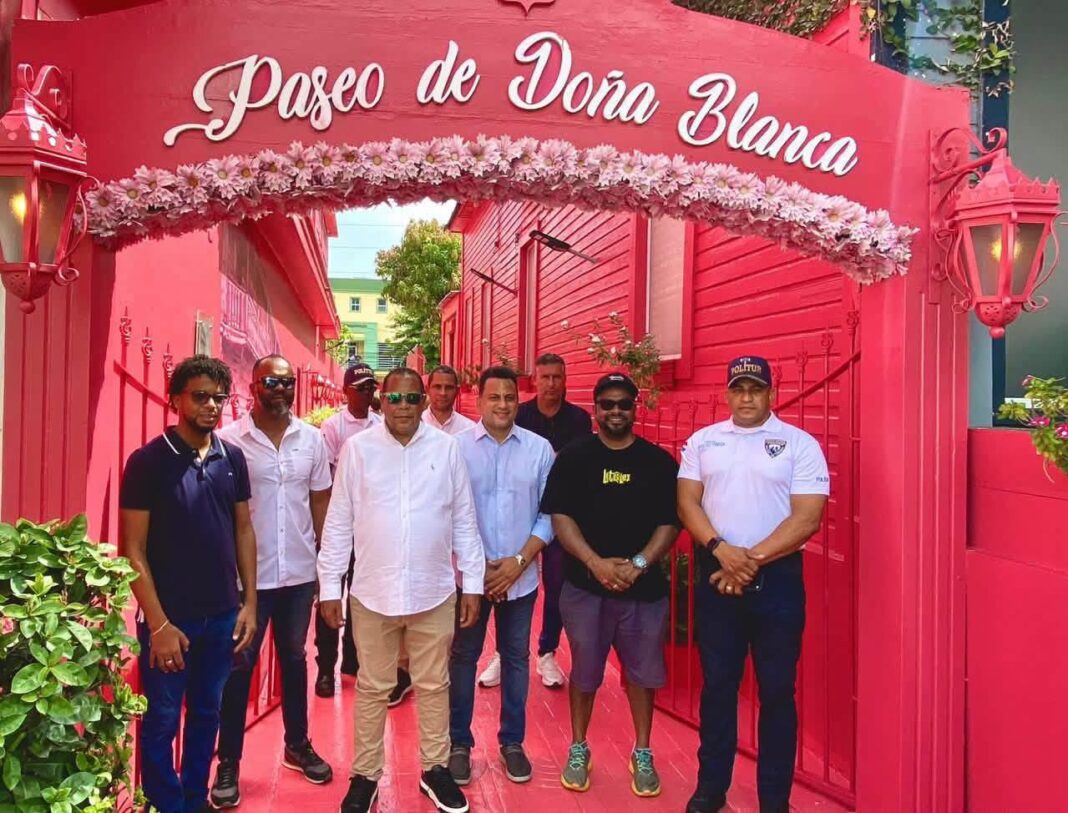 Ayuntamiento reapertura el emblemático Paseo Doña Blanca o Callejón Rosado en Puerto Plata