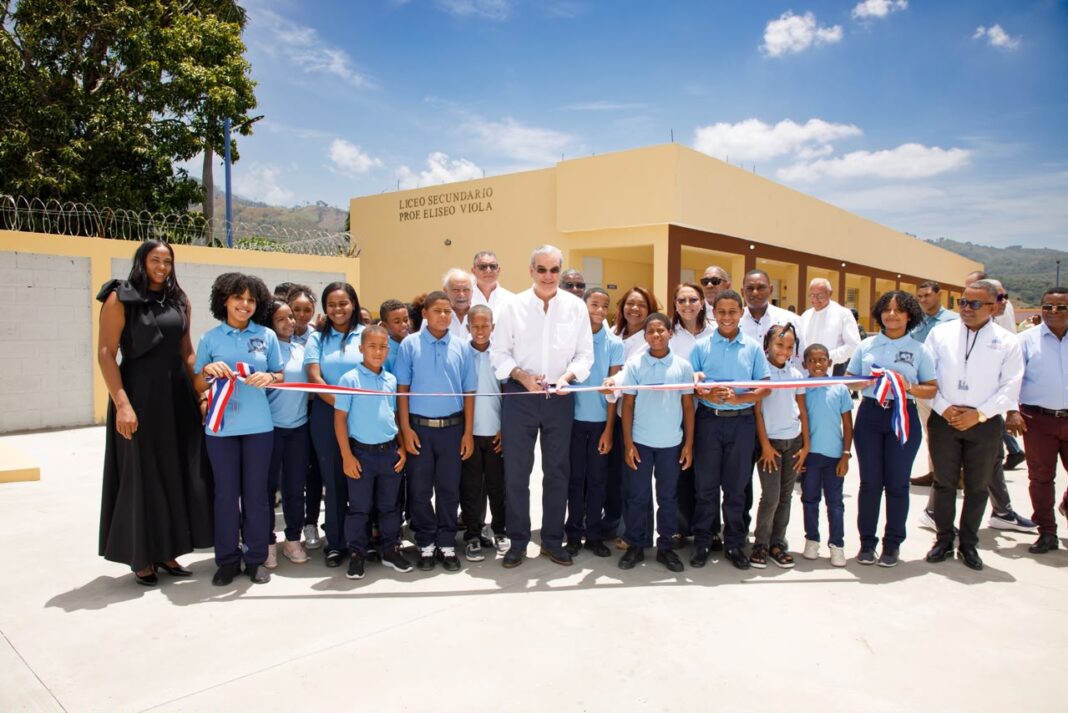 Presidente Abinader inaugura Liceo Eliseo Viola en Guazumal, San Juan tras más 15 de años de espera