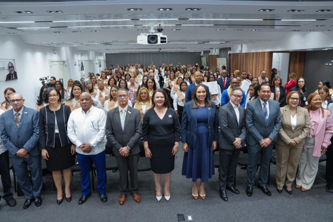 INFOTEP certifica a 262 colaboradores de la Cámara de Diputados tras completar programa de formación
