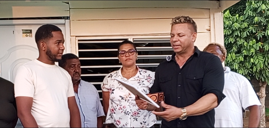 Director Junta distrital de Veragua entrega cuatro viviendas