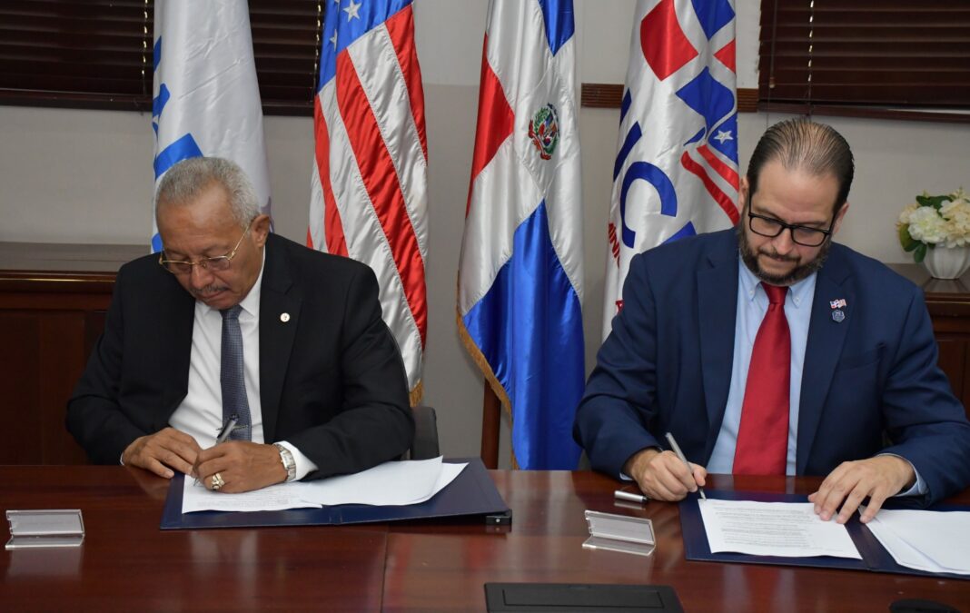 ONAPI y Universidad Domínico Americano firman acuerdo para la apertura de un Centro de Apoyo a la Tecnología e Innovación (CATI)