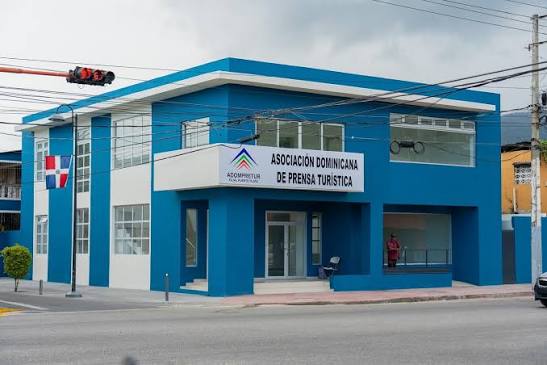 Ministro de Turismo anuncia equipamiento sede de ADOMPRETUR en Puerto Plata