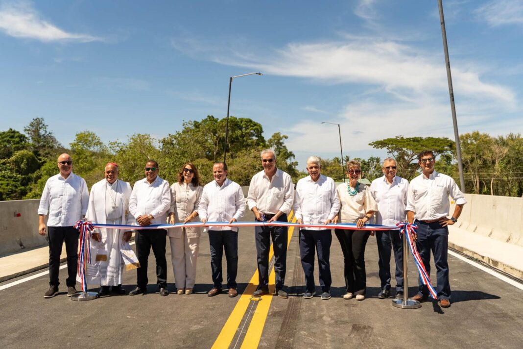 Abinader inaugura nuevo puente sobre el río Camú, restablece conexión entre Santiago y Puerto Plata