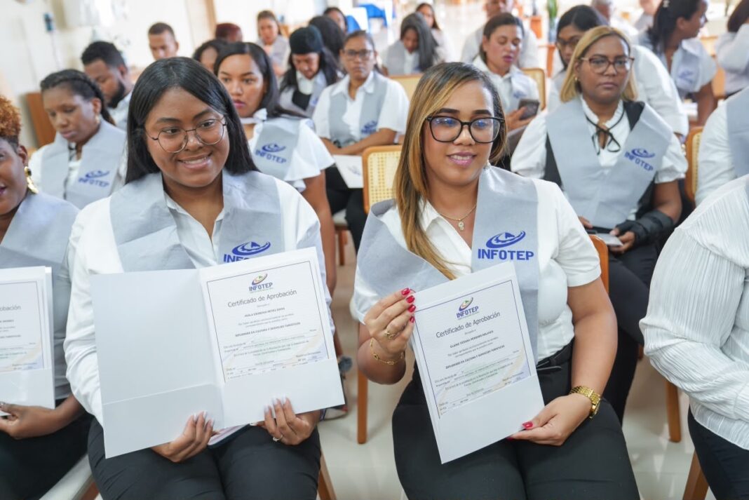 INFOTEP certifica a 43 participantes en Cultura y Servicios Turísticos en Barahona